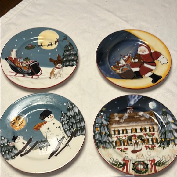 Christmas Themed Decorative Plates Set - Picture 2 of 12